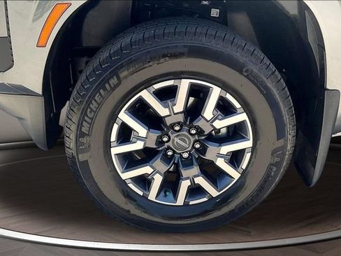 Certified 2026 Nissan Frontier SV w/ All-Weather Content Package AWD/4WD image 9