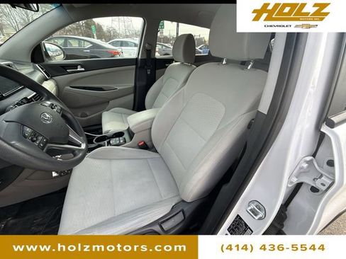 Used 2019 Hyundai Tucson SE image 32