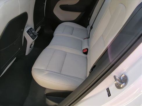 Used 2022 Volvo XC40 T4 Inscription w/ Advanced Package image 20