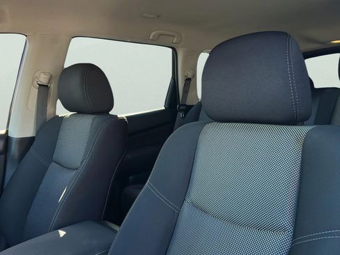 Used 2017 Nissan Pathfinder SV FWD image 13