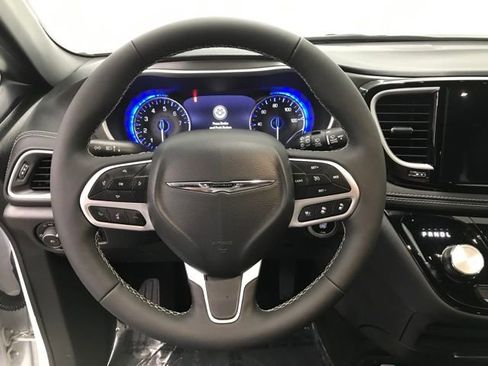 New 2025 Chrysler Pacifica Select image 11