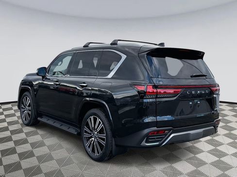 Used 2025 Lexus LX 600 4WD w/ Luxury Package image 4