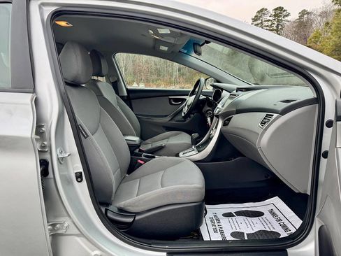 Used 2011 Hyundai Elantra GLS w/ Navigation Pkg 4 image 13