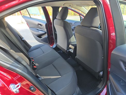 Used 2025 Toyota Corolla LE w/ Convenience Package image 11