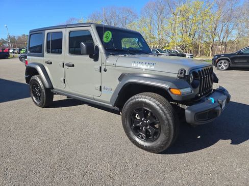 Used 2023 Jeep Wrangler Unlimited w/ Cold Weather Group AWD/4WD image 2