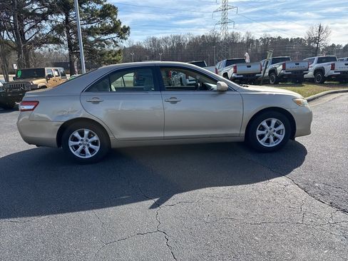 Used 2011 Toyota Camry LE image 6