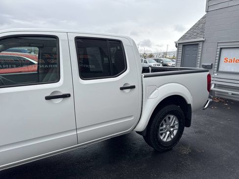 Used 2019 Nissan Frontier SV image 5