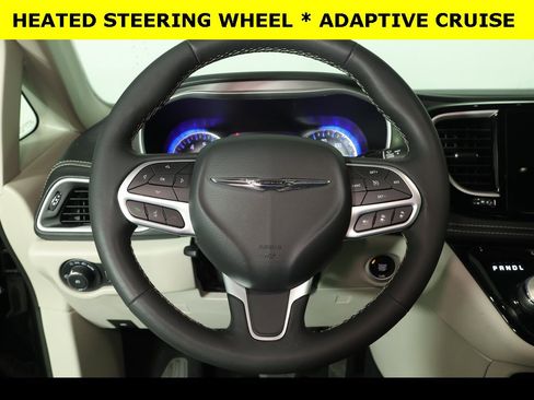 Used 2022 Chrysler Pacifica Touring-L image 9