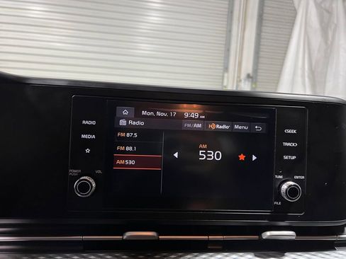 Used 2023 Kia Carnival LX image 33