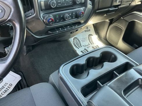 Used 2018 Chevrolet Silverado 1500 LT w/ LT Eassist Package AWD/4WD image 18