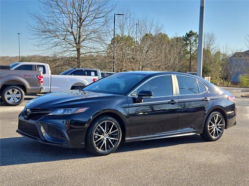 Used 2024 Toyota Camry SE w/ Cold Weather Package image 1