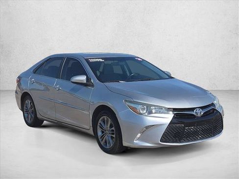 Used 2015 Toyota Camry SE FWD image 3