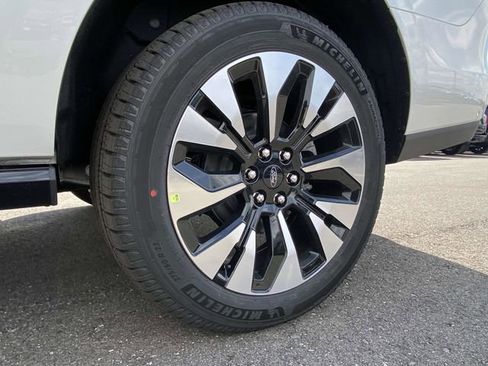 New 2025 Ford Expedition Max Platinum w/ Driver's Package image 20