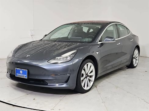 Used 2018 Tesla Model 3 Mid Range image 1