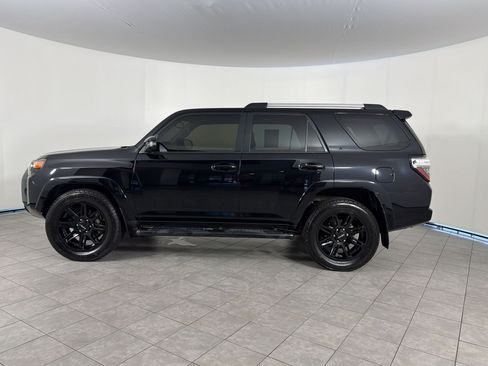 Used 2022 Toyota 4Runner SR5 Premium w/ Moonroof Package RWD image 2