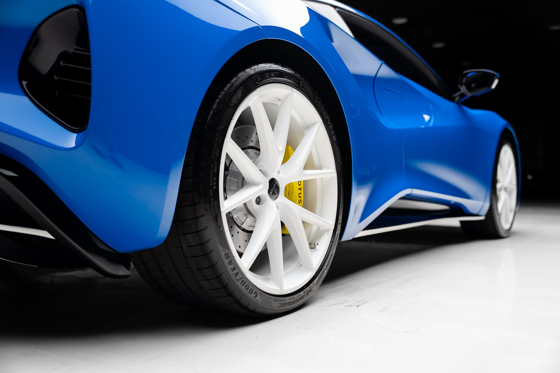 Used 2025 Lotus Emira RWD image 69