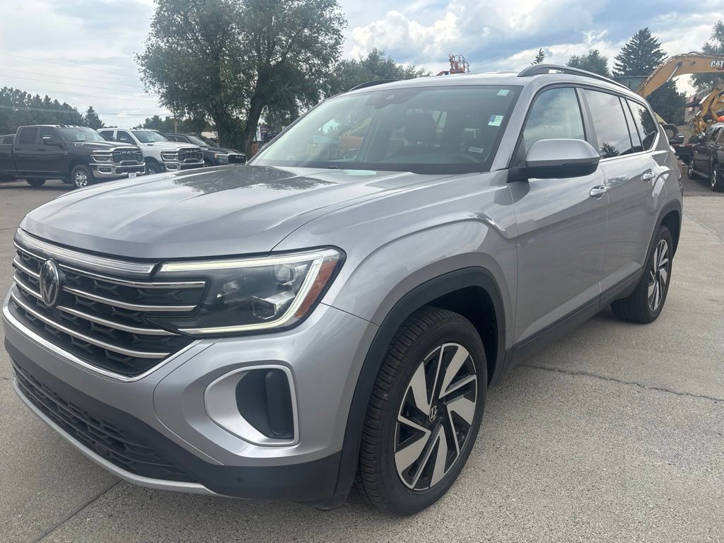 Used 2025 Volkswagen Atlas SE AWD/4WD image 4