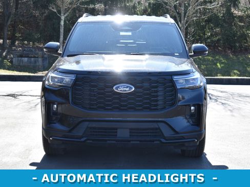 Used 2025 Ford Explorer ST-Line image 2