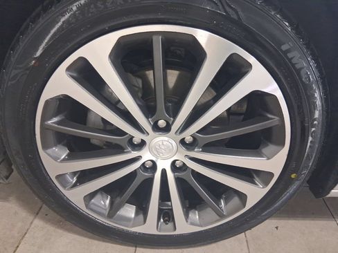 Used 2018 Buick Regal Essence FWD image 10