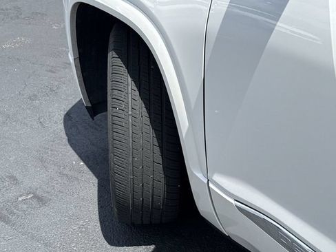 Used 2019 GMC Acadia Denali w/ Technology Package FWD image 43