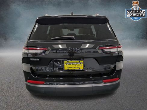 Used 2025 Jeep Grand Cherokee L Limited w/ Black Appearance Package AWD/4WD image 5