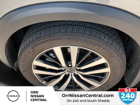 Used 2025 Nissan Pathfinder Platinum AWD/4WD image 9