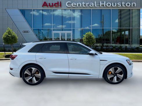 Used 2022 Audi e-tron Premium Plus w/ Premium Plus Package image 8