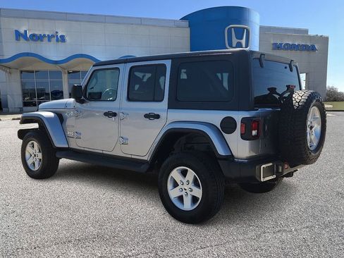 Used 2018 Jeep Wrangler Unlimited Sahara w/ Cold Weather Group AWD/4WD image 3