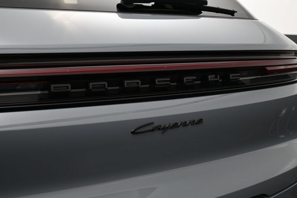 Certified 2026 Porsche Cayenne AWD/4WD image 14
