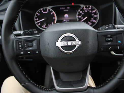 Used 2025 Nissan Rogue SV w/ SV Premium Package AWD/4WD image 17