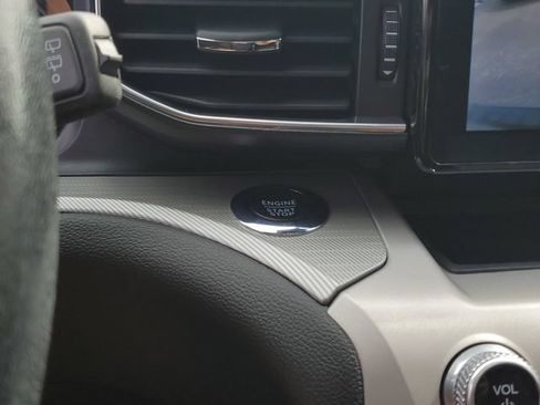 Used 2023 Ford Explorer XLT w/ Equipment Group 202A AWD/4WD image 17