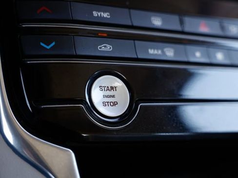 Used 2017 Jaguar XF Prestige image 32