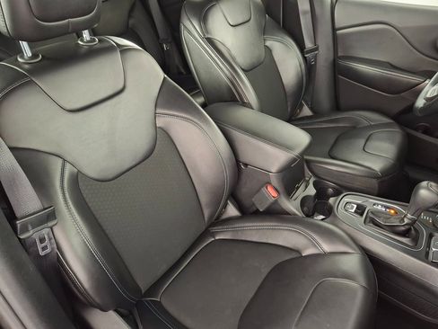 Used 2019 Jeep Cherokee Latitude Plus w/ Cold Weather Group image 30