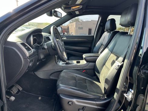 Used 2019 Jeep Grand Cherokee Altitude image 11