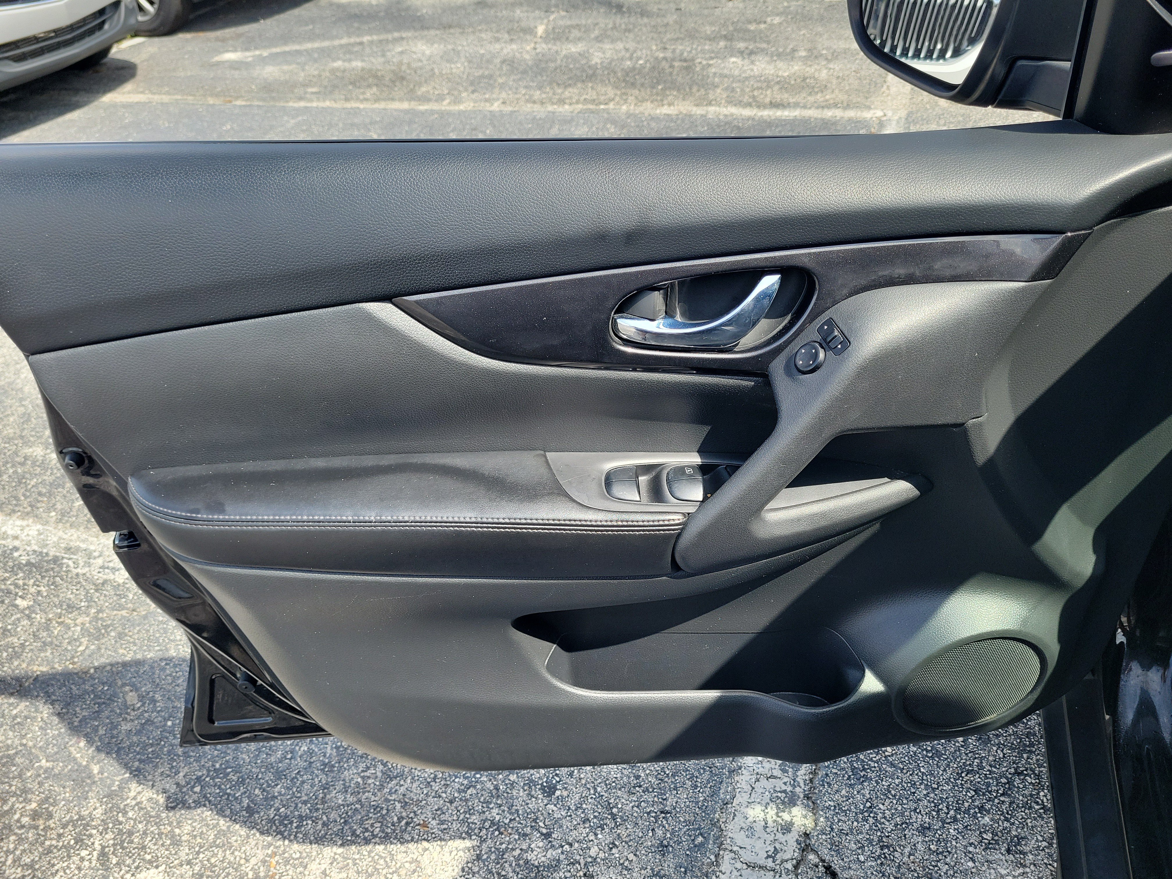 Certified 2018 Nissan Rogue S FWD image 8