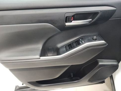 Used 2022 Toyota Highlander XLE image 24