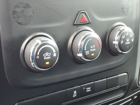 Used 2024 RAM 1500 Classic SLT AWD/4WD image 5