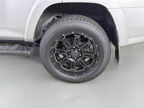 Used 2019 Toyota 4Runner SR5 Premium AWD/4WD image 34