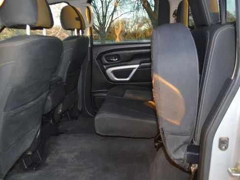 Used 2017 Nissan Titan SV image 20