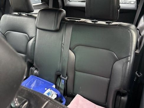 Used 2017 Ford Explorer XLT w/ Equipment Group 202A image 18
