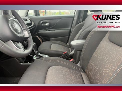 Used 2023 Jeep Renegade Latitude AWD/4WD image 8