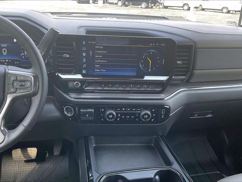 Used 2025 Chevrolet Silverado 2500 ZR2 AWD/4WD image 6