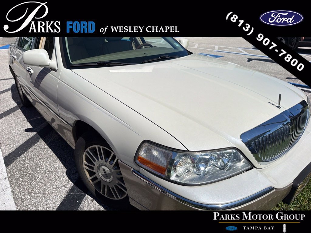 Used 2006 Lincoln Town Car Designer Series RWD image 3