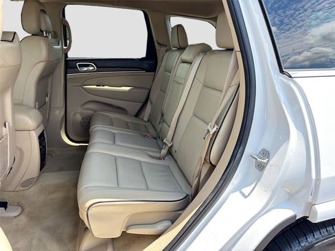 Used 2020 Jeep Grand Cherokee Overland w/ Interior Metal Package AWD/4WD image 25