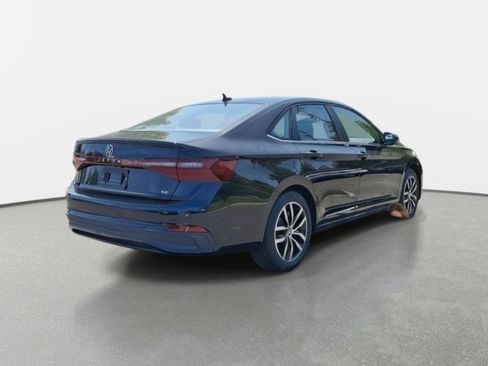 New 2025 Volkswagen Jetta SE image 3