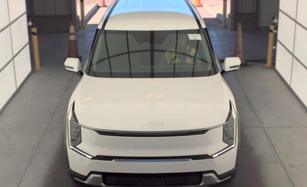 Used 2024 Kia EV9 Light Long Range RWD image 3