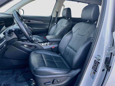 Certified 2023 Kia Telluride EX w/ EX Captain's Chair Package FWD image 15