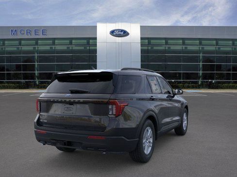 New 2026 Ford Explorer Active RWD image 8