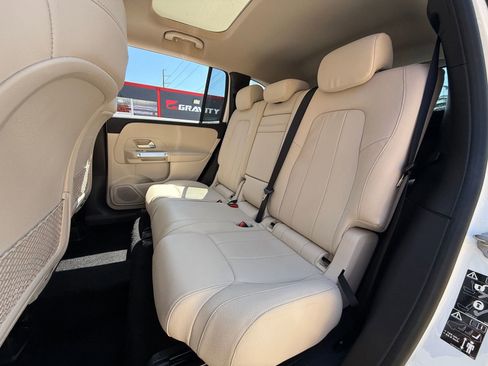 Used 2021 Mercedes-Benz GLB 250 w/ Premium Package image 14