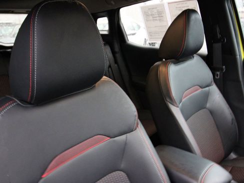 Used 2025 Nissan Kicks SR image 21